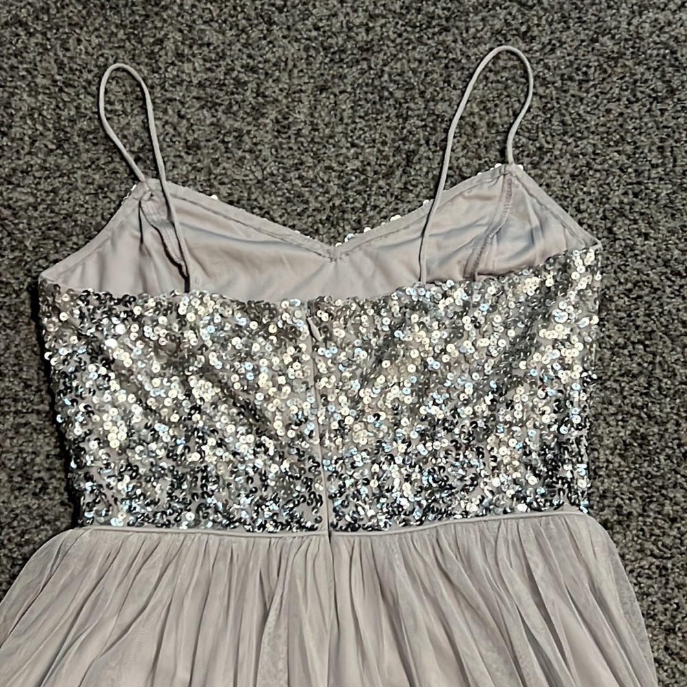 Adrianna Papell Silver/Gray Long Dress Size 2 EUC - Picture 5 of 7